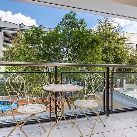Corporate, Spacious Staycation - Sky Tower Views Окленд Екстер'єр фото