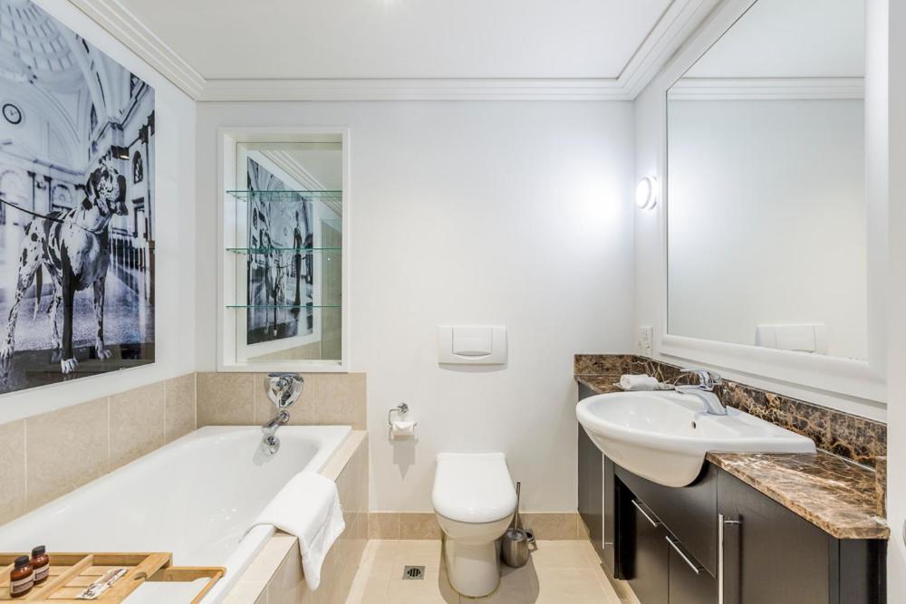 Corporate, Spacious Staycation - Sky Tower Views Окленд Екстер'єр фото